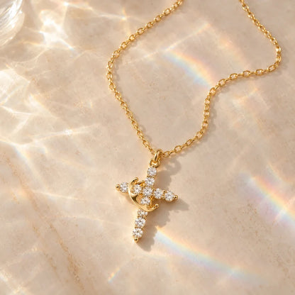 Kors & Krona Halsband i guld – glittrande zirkoniastenar